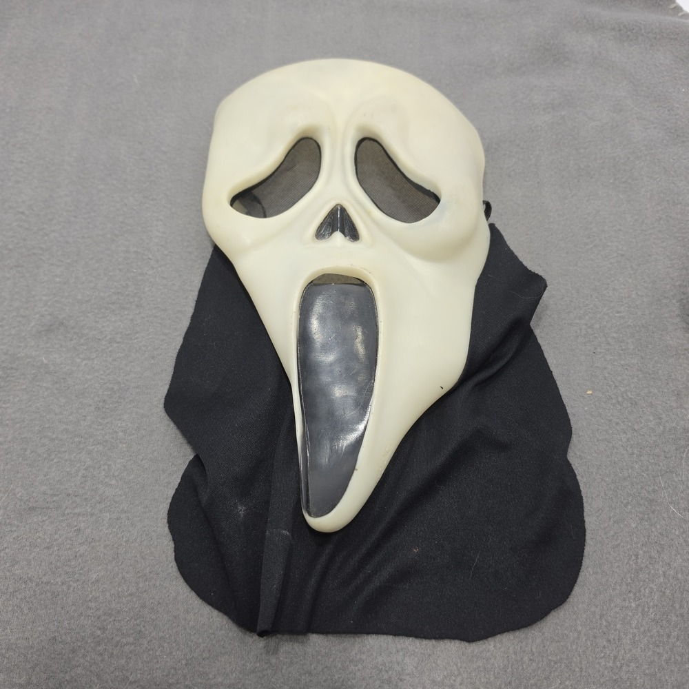 Scream Stalker Ghostface Mask Fun World HN Easter Unlimited Stamp. Vintage 90s J